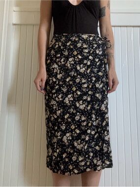 Side tie midi skirt